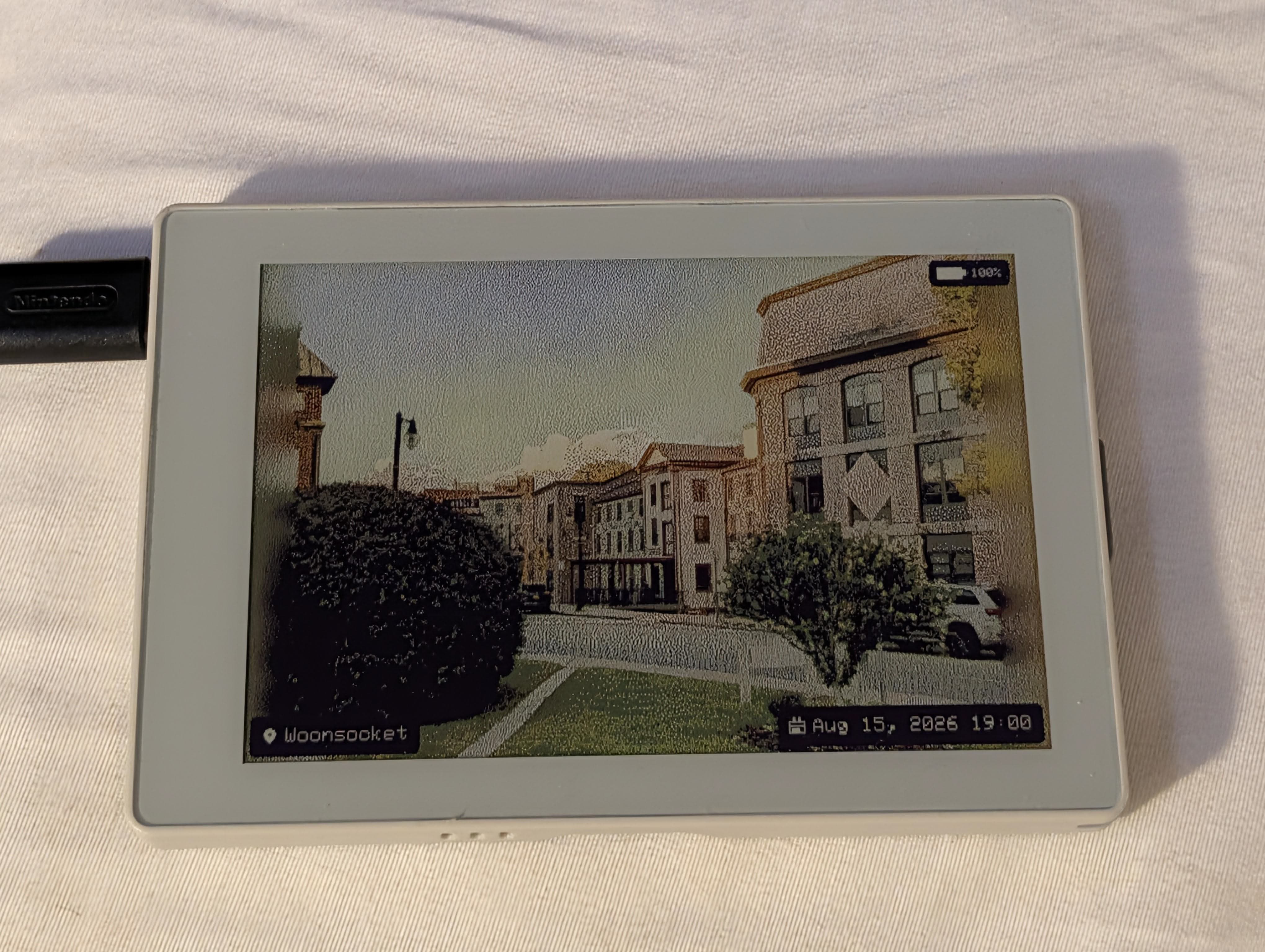 PaperColor displaying a photo from Immich